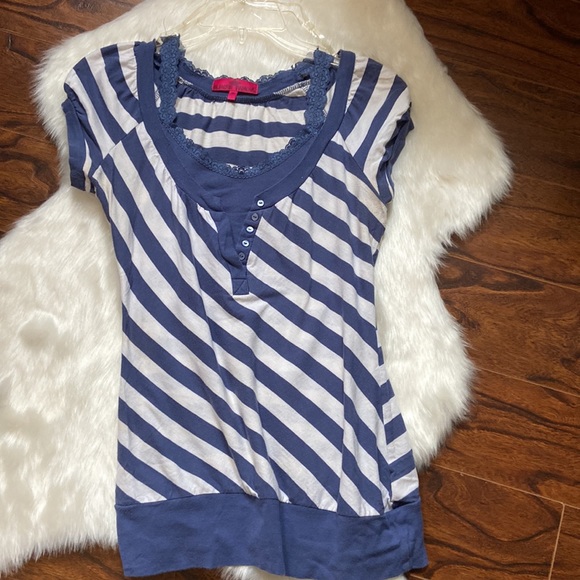Almost Famous blue and white striped top in size M - Picture 5 of 7